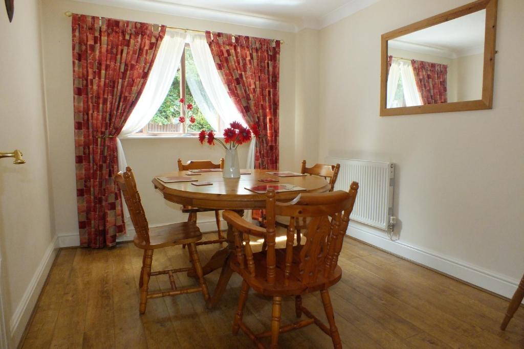 Llwyn Country House Лланеллі Номер фото