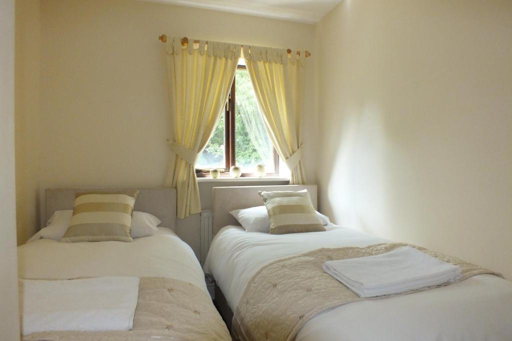 Llwyn Country House Лланеллі Номер фото
