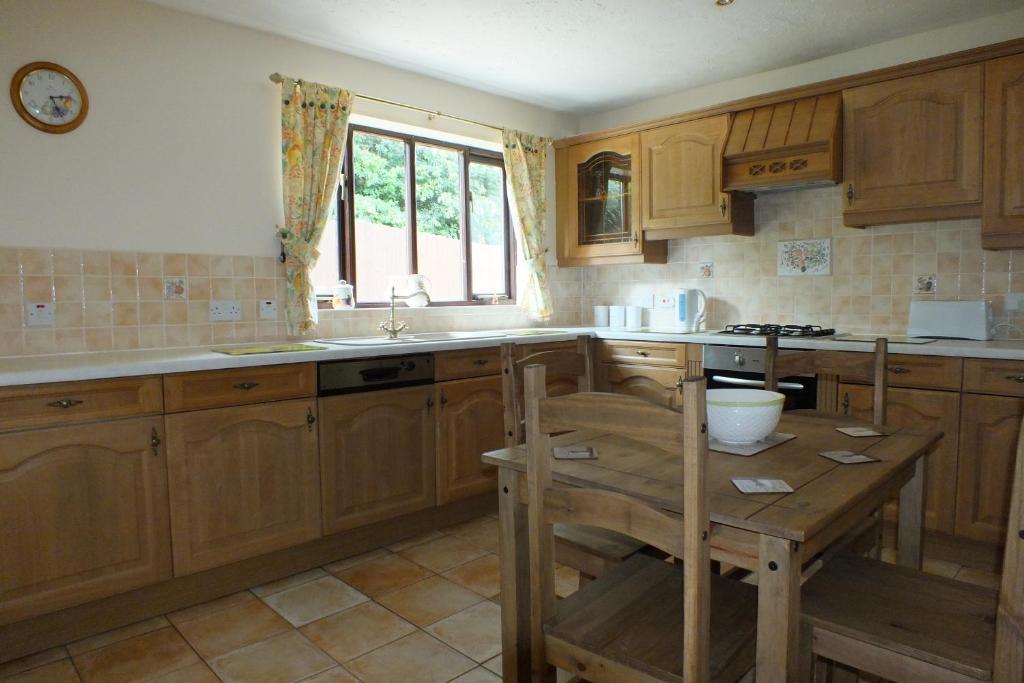 Llwyn Country House Лланеллі Номер фото