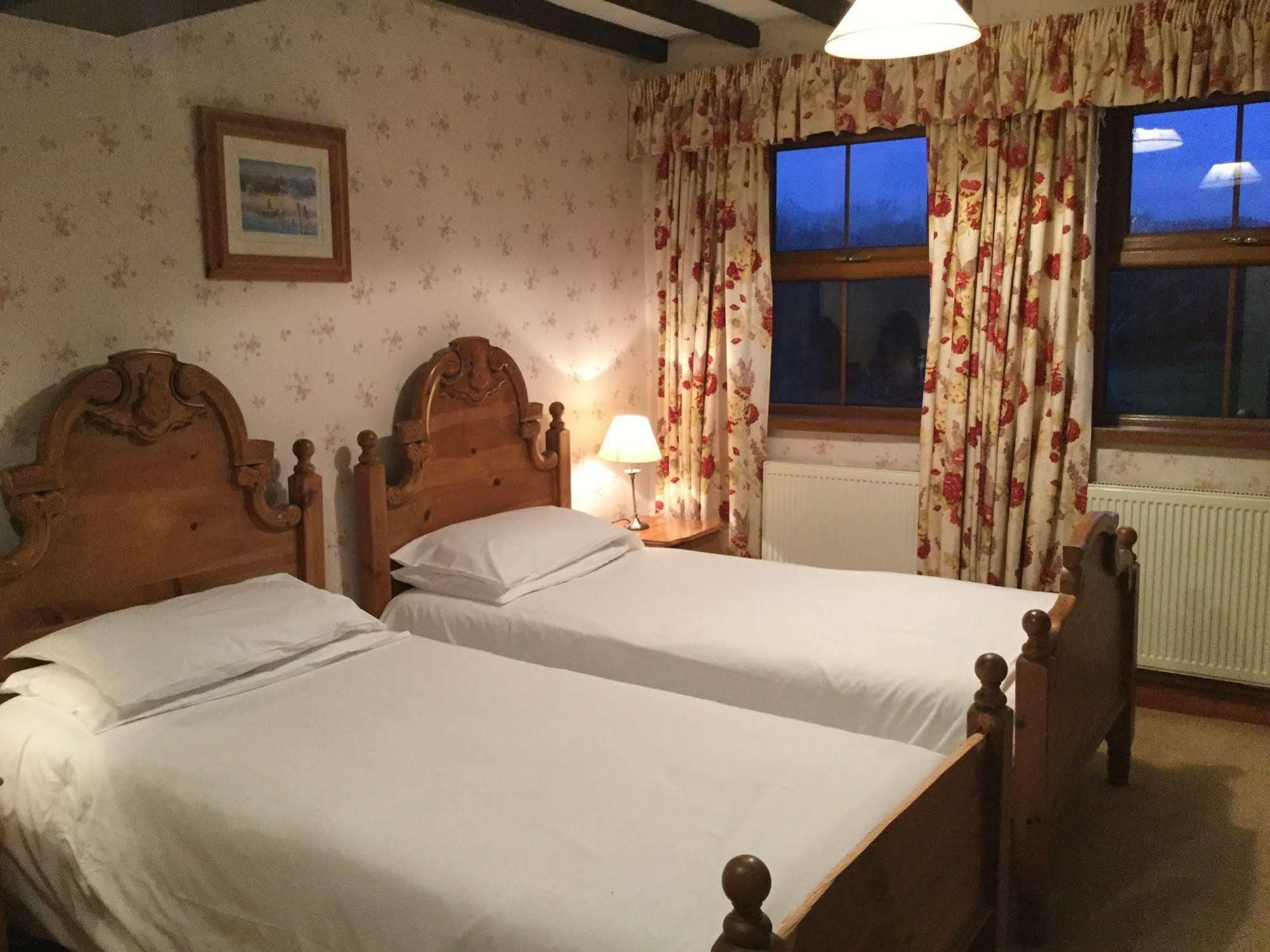 Llwyn Country House Лланеллі Екстер'єр фото